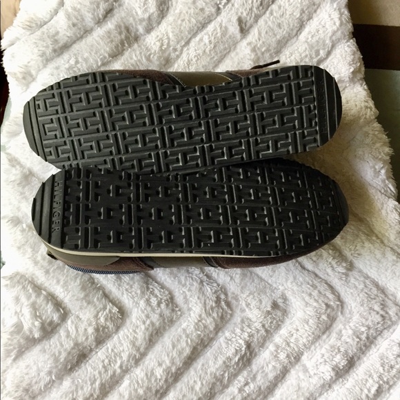 SALE‼️like new TOMMY sneakers 😍 - Picture 6 of 8